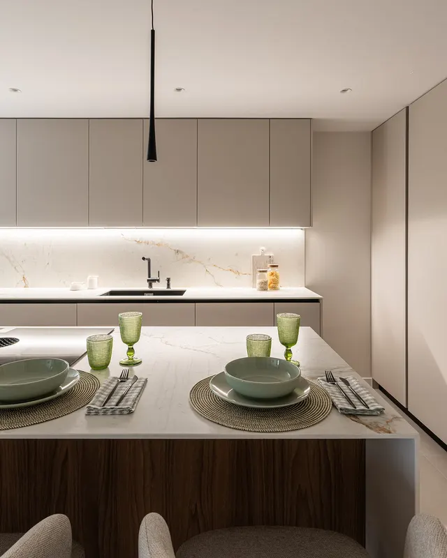 Obra real Lunari — cocina con isla, Madrid